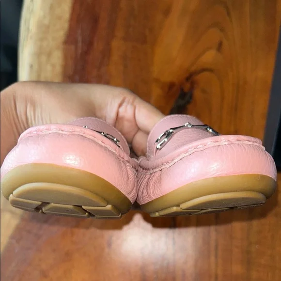 Coach Pink Flats with Suede Texture and Slip-On Design - Picture 5 of 6